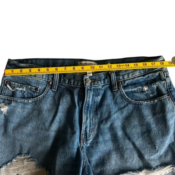 Abercrombie & Fitch Women's Boyfriend Short Midrise Distressed Medium Wash Sz16 - Picture 5 of 7